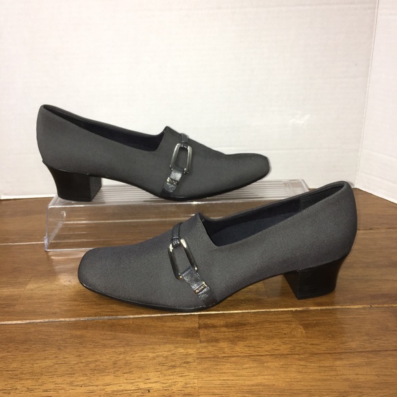 Munro Shoes - NWOB Munro American “Cindi” Pumps